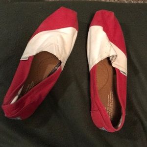 Red and white toms